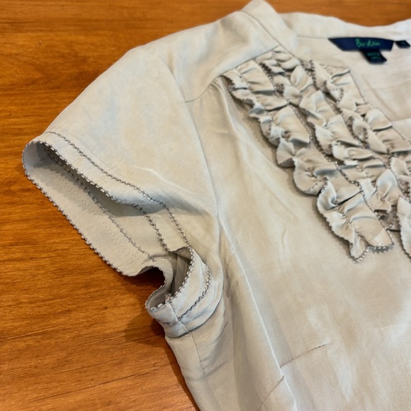 BODEN SILK BLOUSE WOMEN’S SIZE 10 EUC 100% SILK Pale Grey Gray V-Neck Ruffle 🩶 - Picture 3 of 16